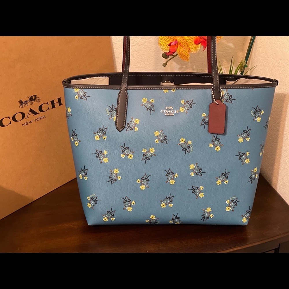 New Coach  City Tote with Floral Bo. AUTHENTICITY GUARANTEE